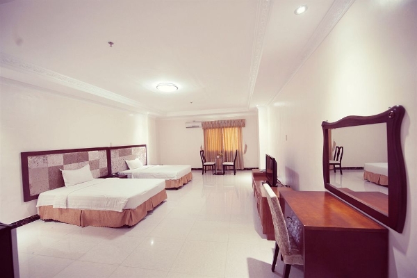 Clark Renaissance Hotel (Santol)
